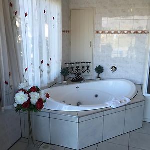 Apartament dla nowożeńców z łóżkiem king-size